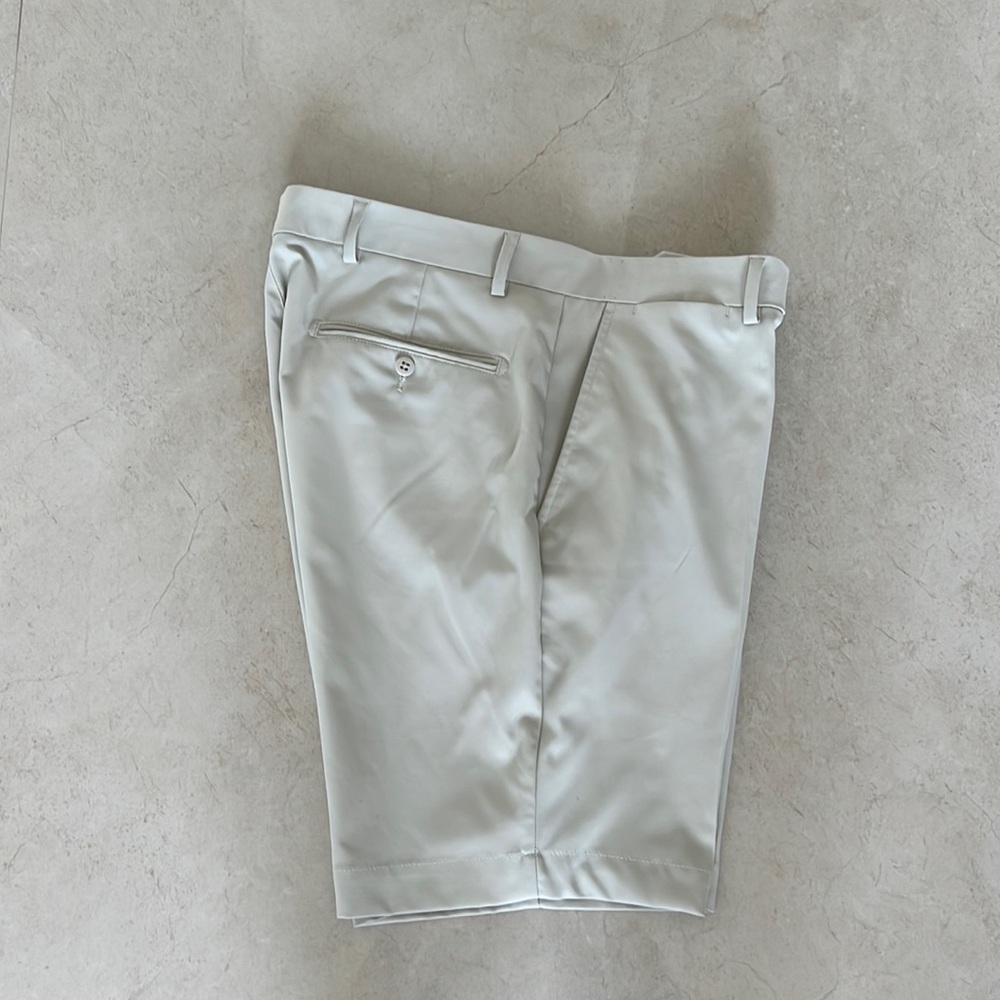 Cremieux Men's 100% Polyester Lightweight Off White /Cream Shorts Size 36.